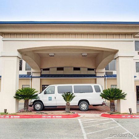 Quality Inn & Suites Airport Austin Bagian luar foto