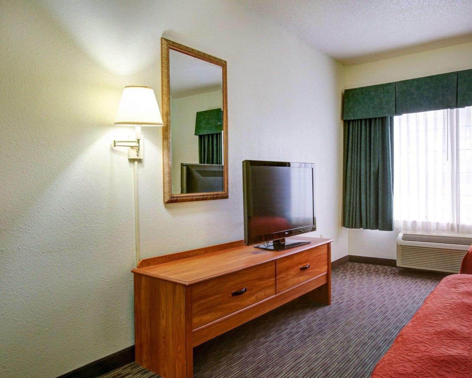Quality Inn & Suites Airport Austin Bagian luar foto