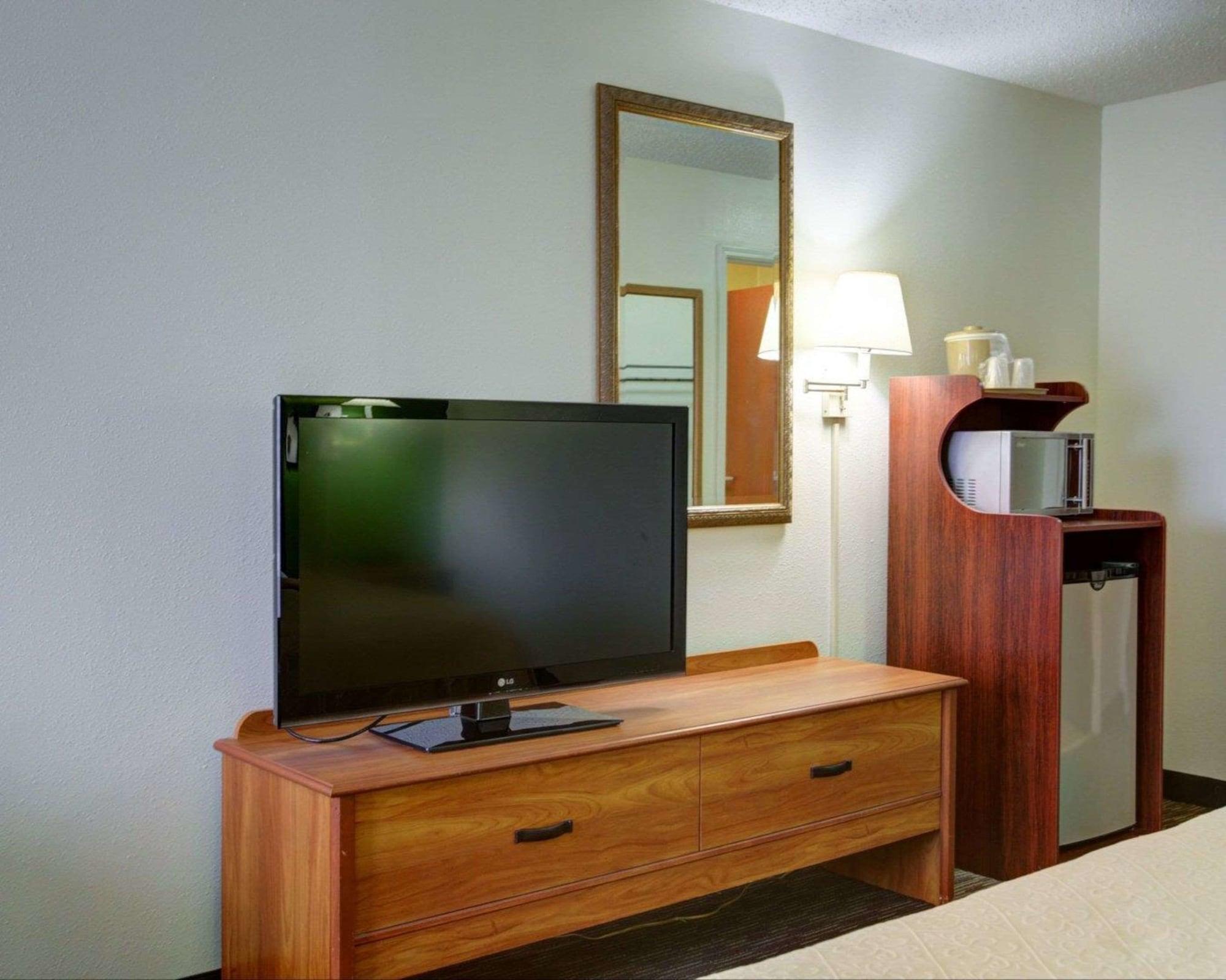 Quality Inn & Suites Airport Austin Bagian luar foto