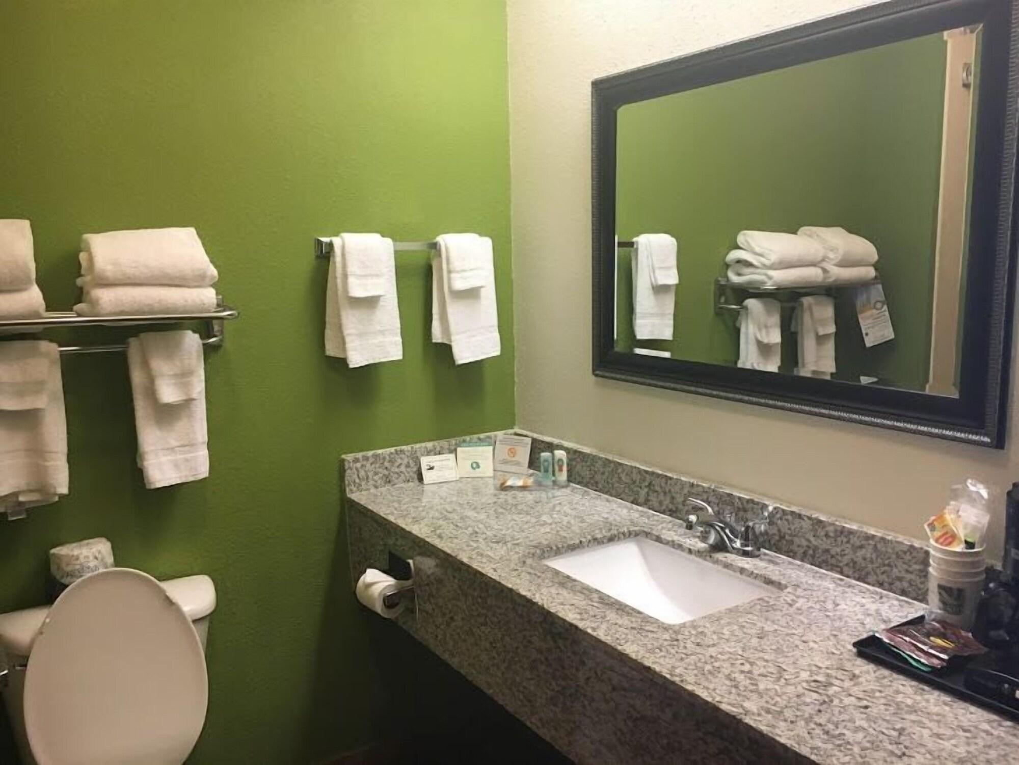 Quality Inn & Suites Airport Austin Bagian luar foto