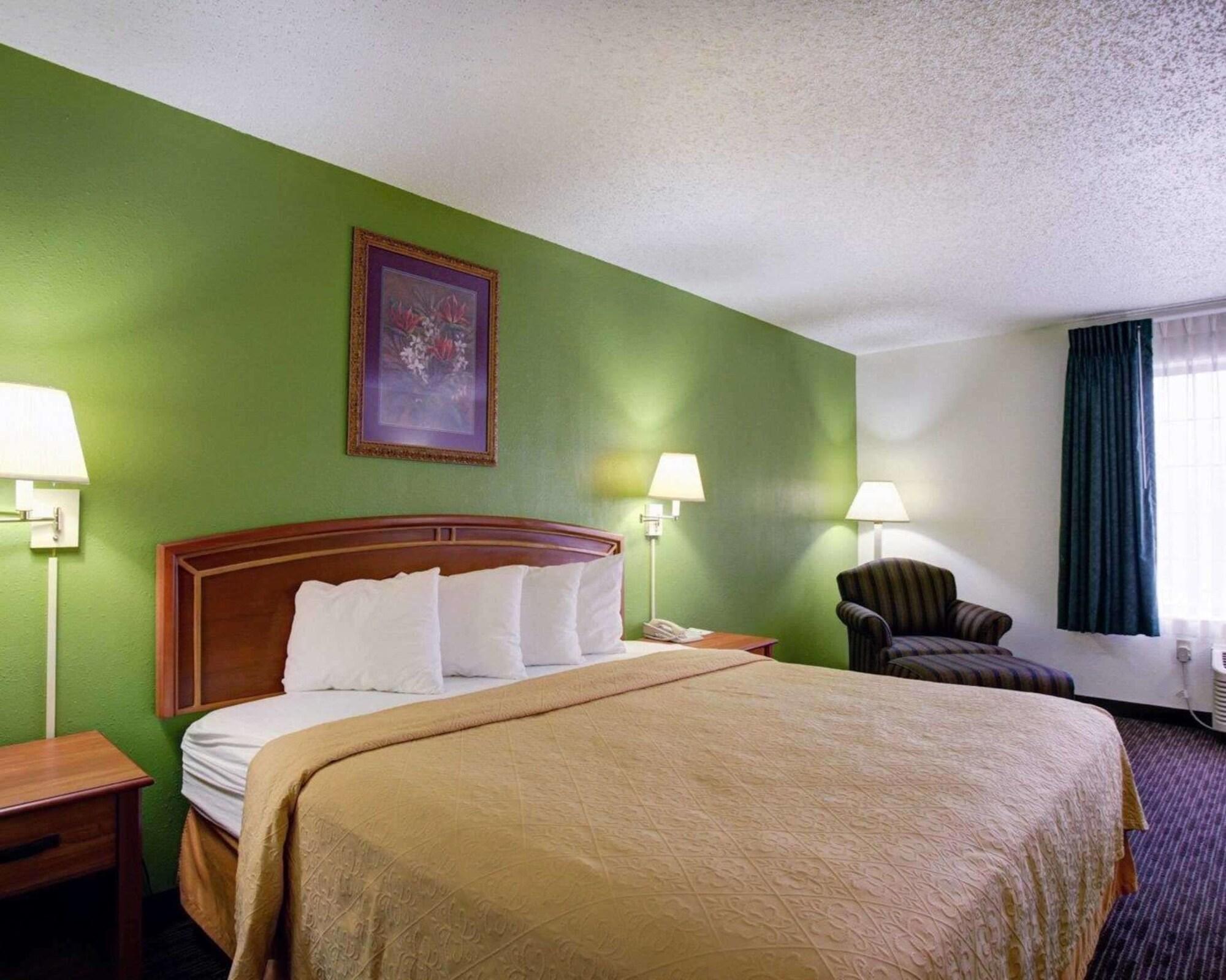 Quality Inn & Suites Airport Austin Bagian luar foto