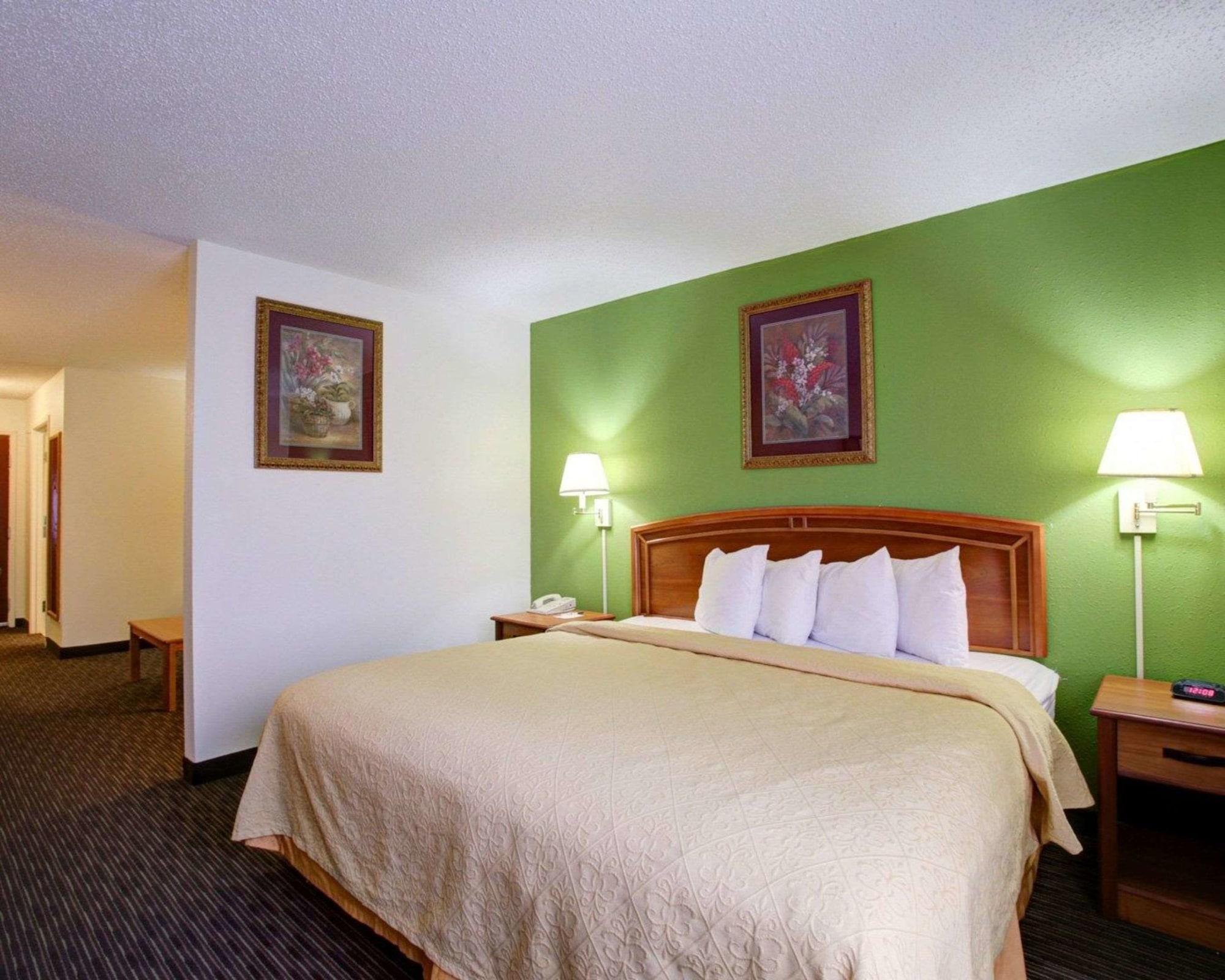 Quality Inn & Suites Airport Austin Bagian luar foto