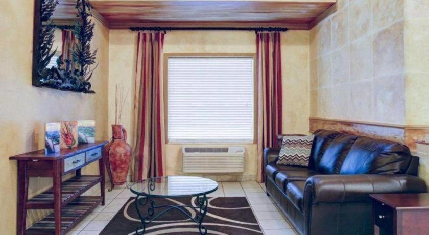 Quality Inn & Suites Airport Austin Bagian luar foto