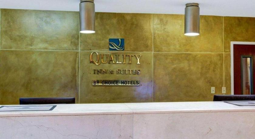 Quality Inn & Suites Airport Austin Bagian luar foto