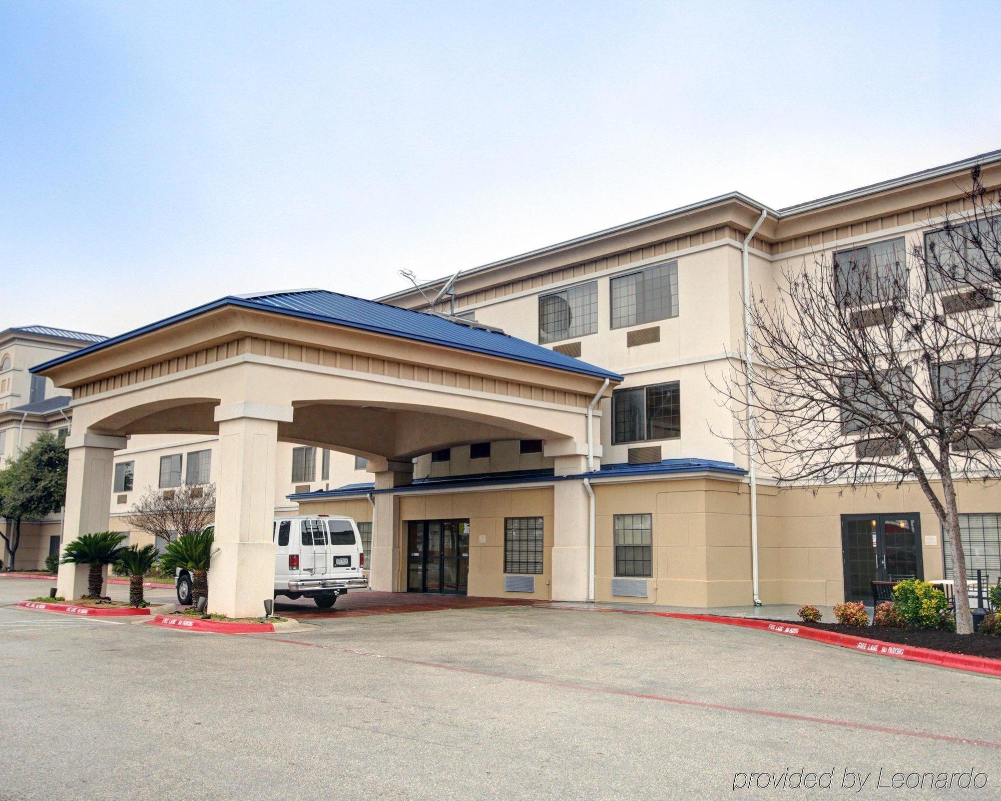 Quality Inn & Suites Airport Austin Bagian luar foto
