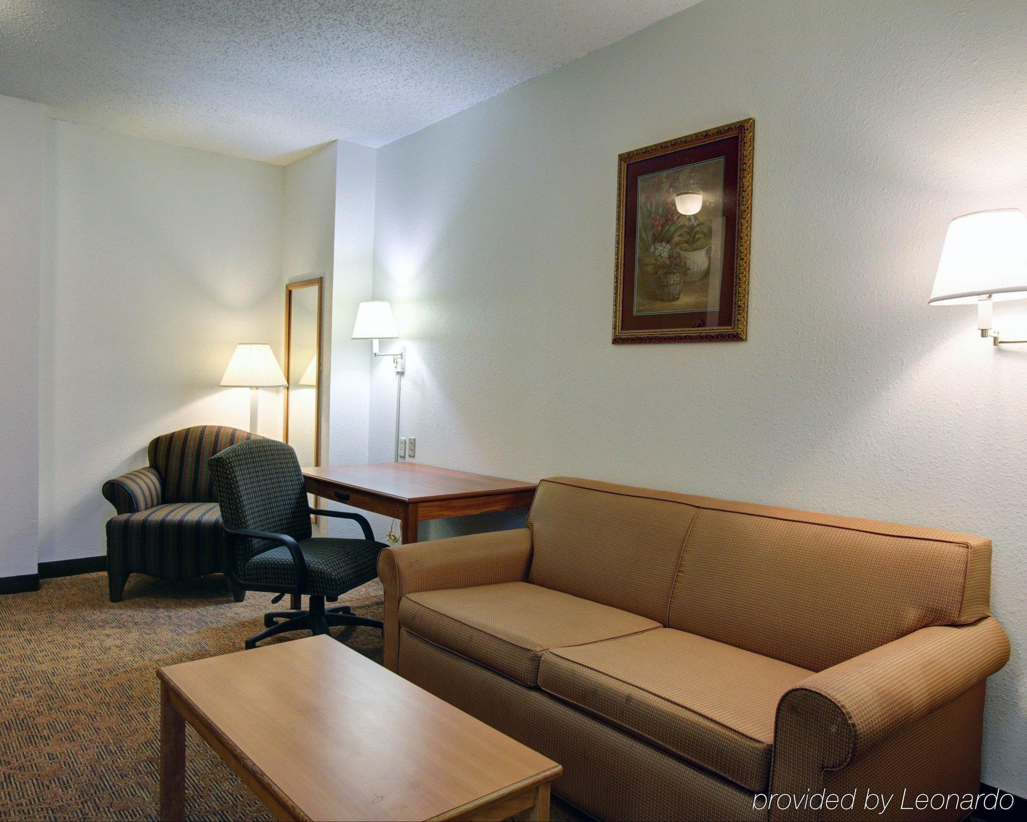 Quality Inn & Suites Airport Austin Bagian luar foto