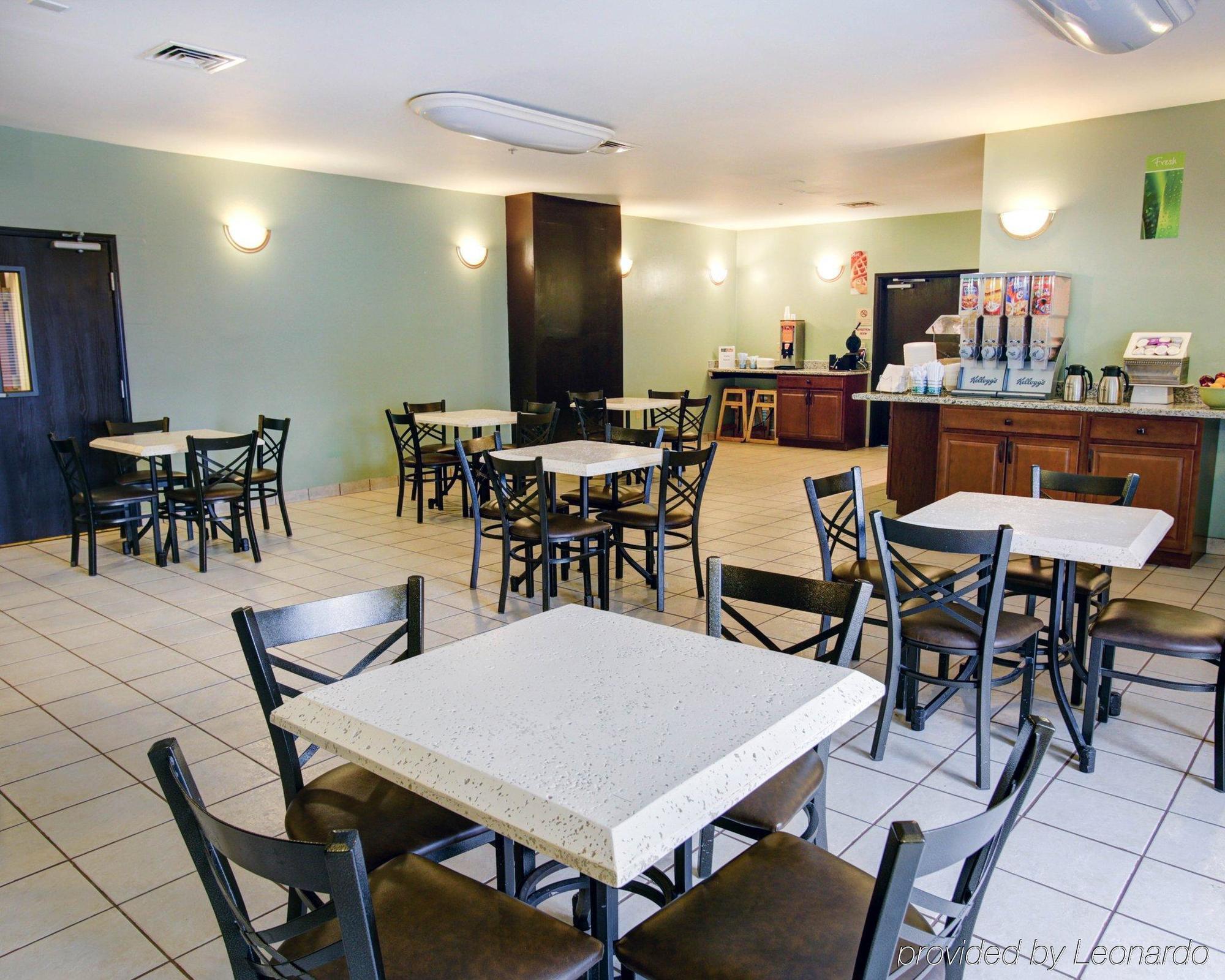 Quality Inn & Suites Airport Austin Bagian luar foto