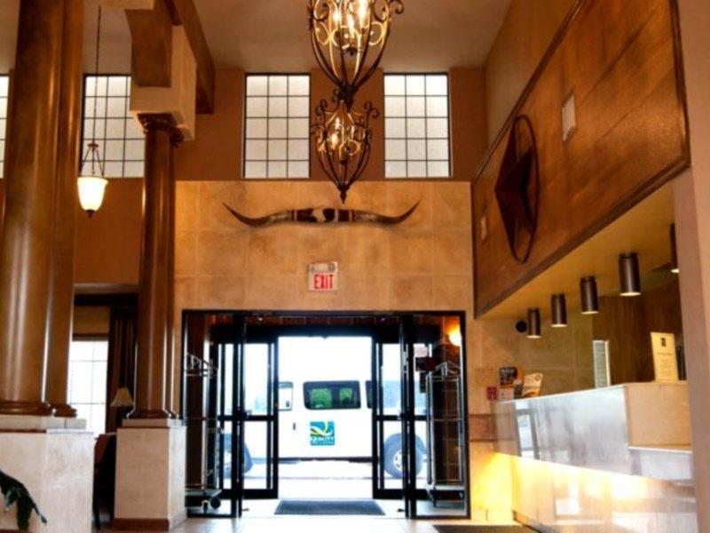 Quality Inn & Suites Airport Austin Bagian luar foto