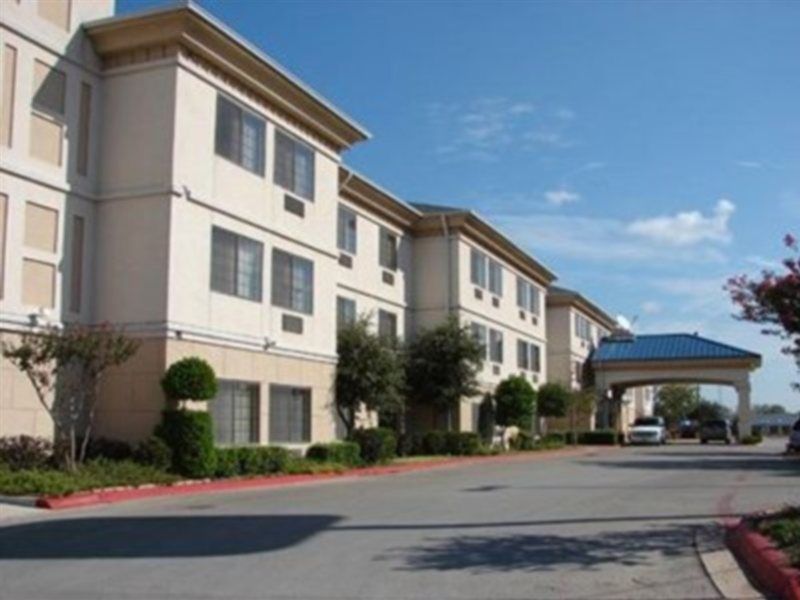 Quality Inn & Suites Airport Austin Bagian luar foto