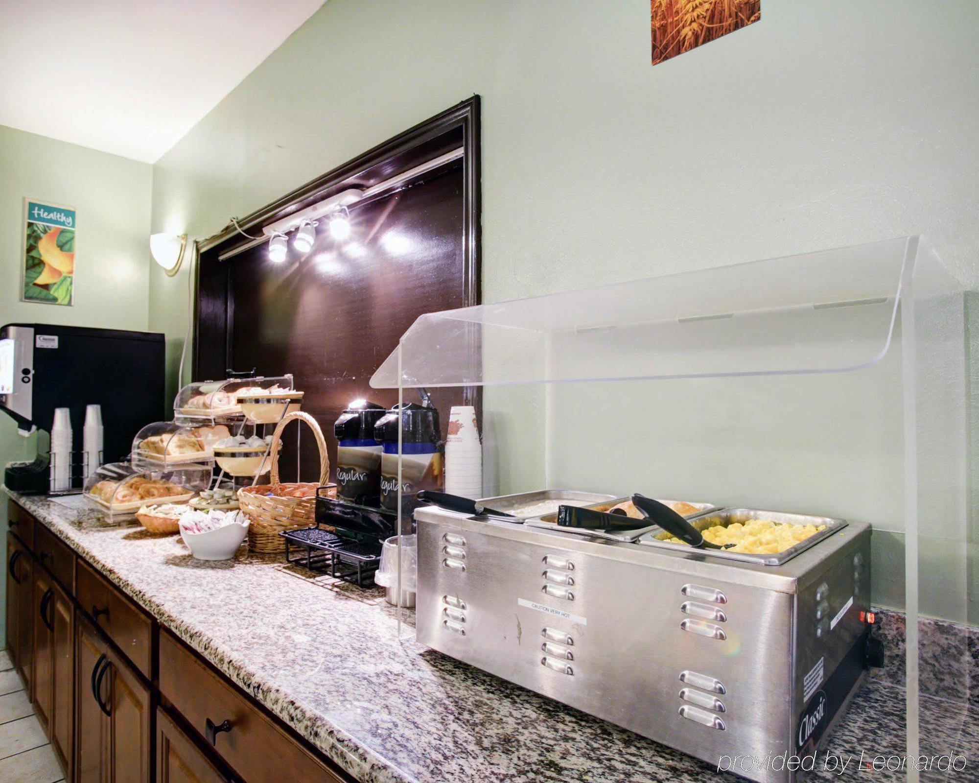 Quality Inn & Suites Airport Austin Bagian luar foto