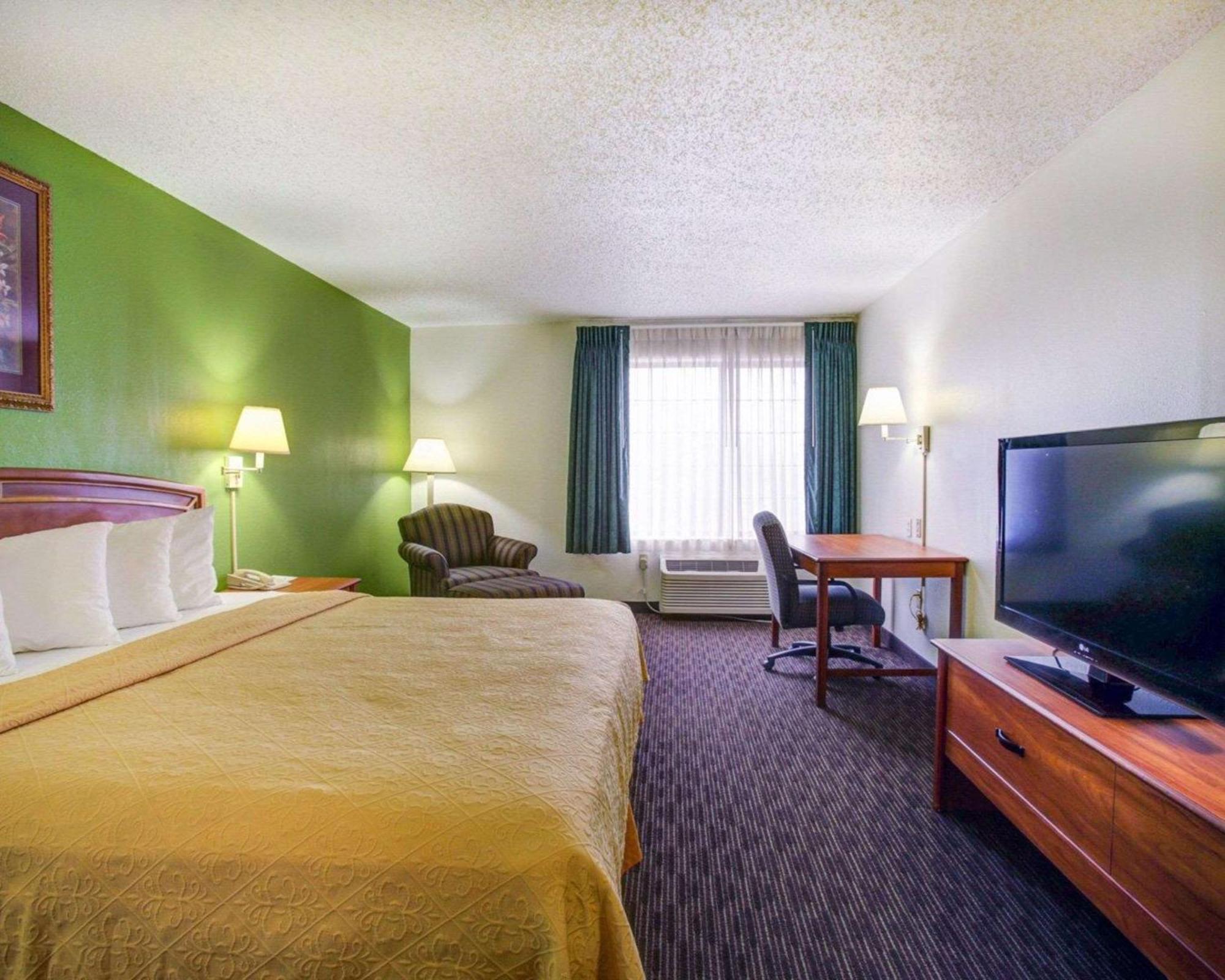 Quality Inn & Suites Airport Austin Bagian luar foto