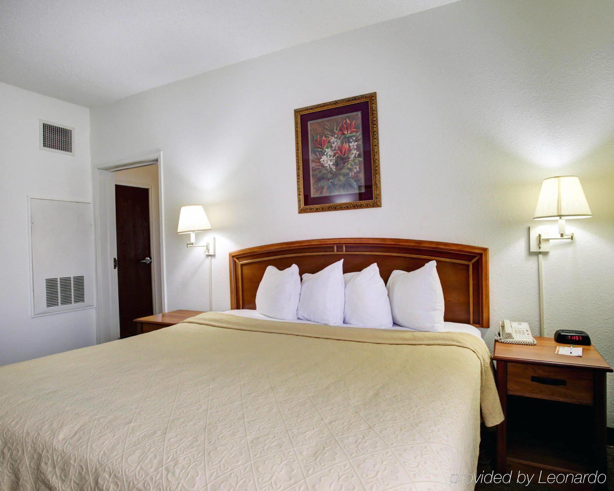 Quality Inn & Suites Airport Austin Bagian luar foto