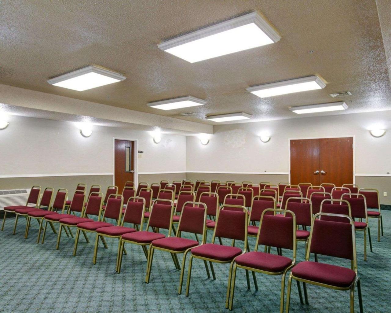 Quality Inn & Suites Airport Austin Bagian luar foto