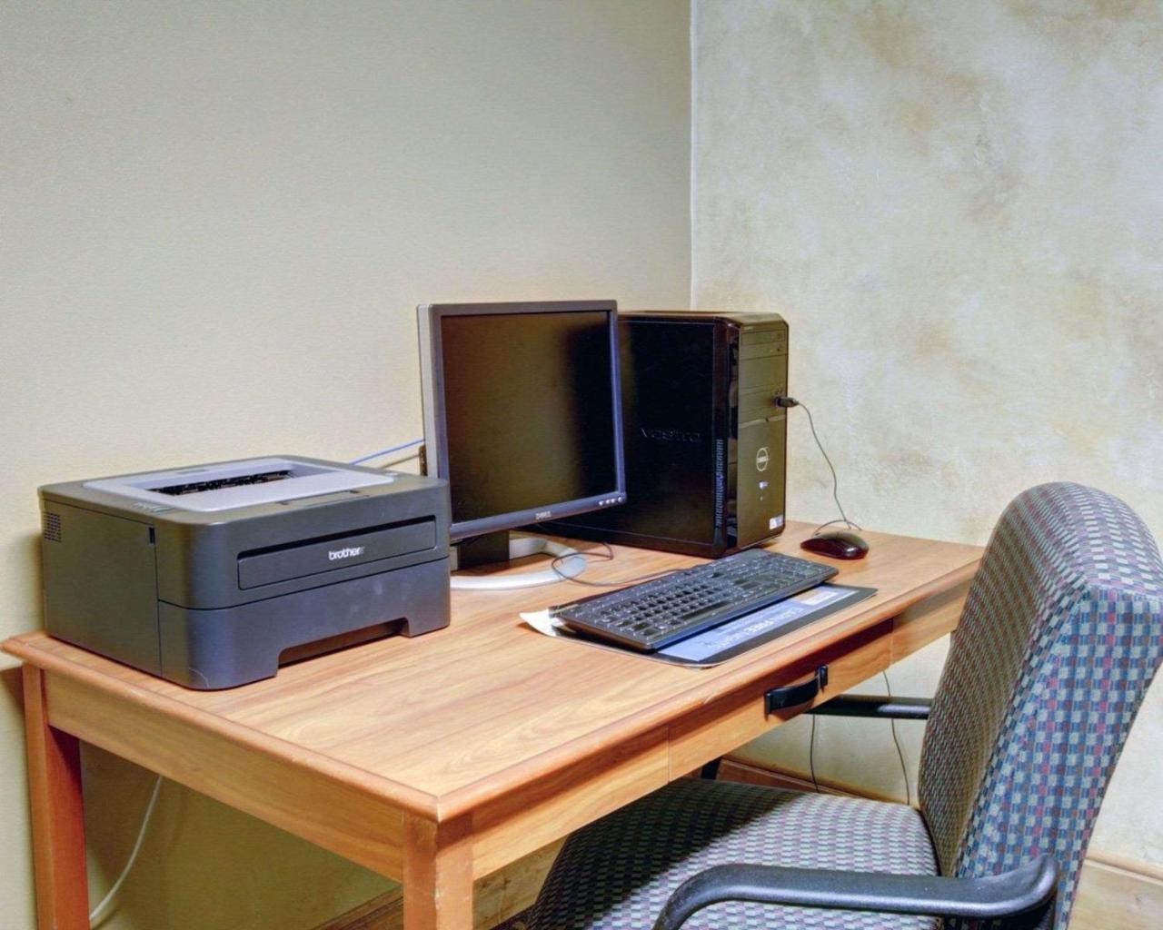 Quality Inn & Suites Airport Austin Bagian luar foto