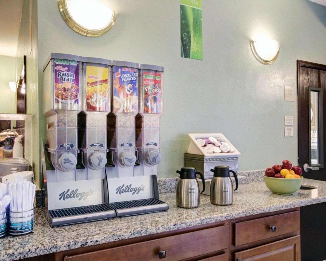Quality Inn & Suites Airport Austin Bagian luar foto