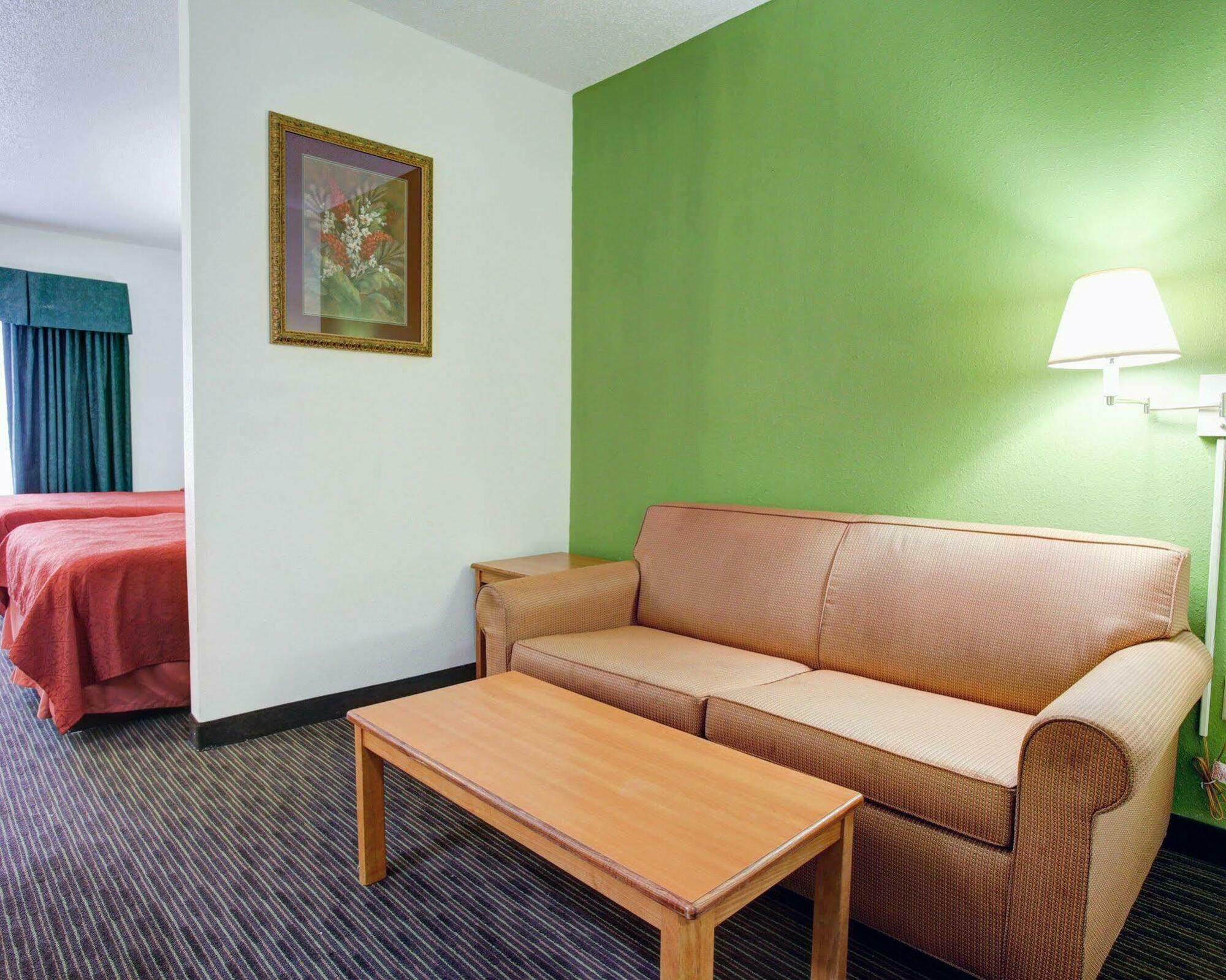 Quality Inn & Suites Airport Austin Bagian luar foto