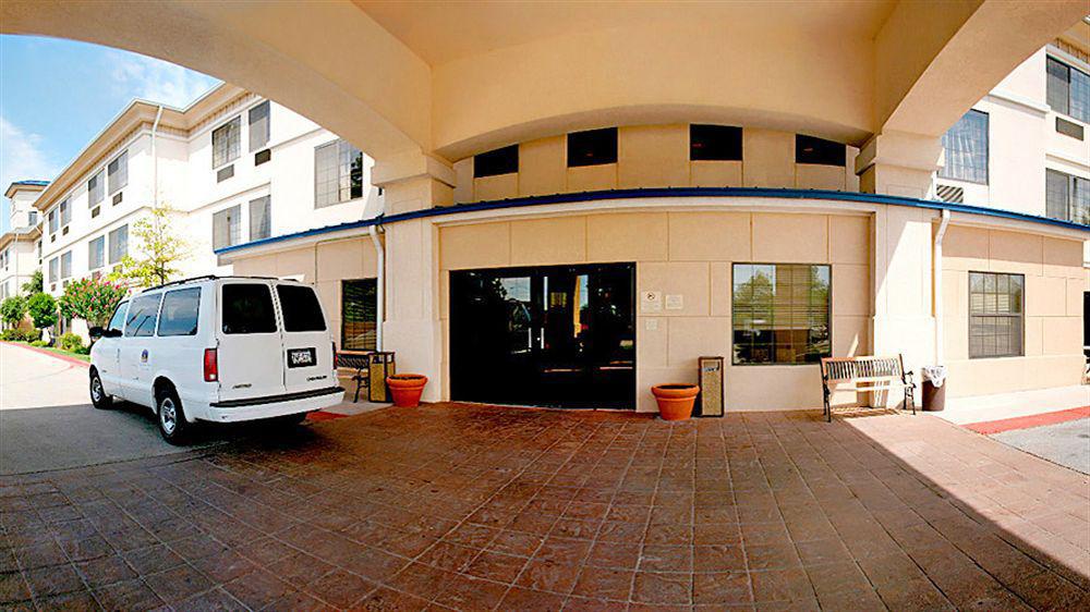Quality Inn & Suites Airport Austin Bagian luar foto