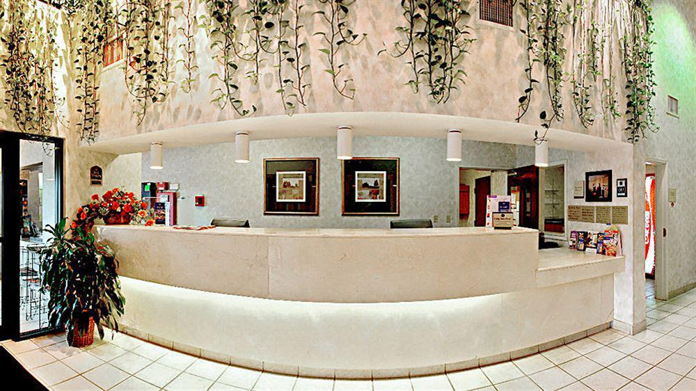 Quality Inn & Suites Airport Austin Bagian luar foto