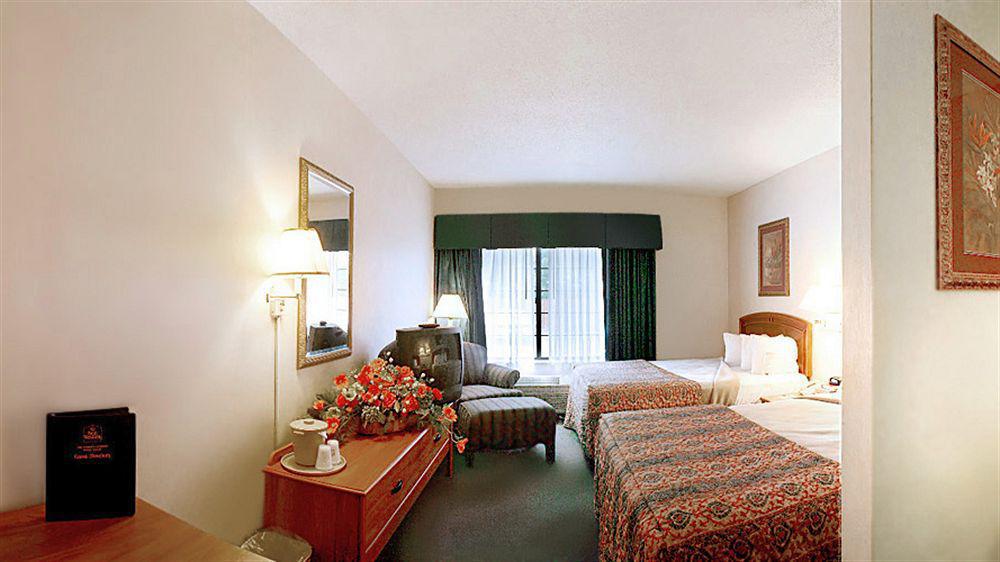 Quality Inn & Suites Airport Austin Bagian luar foto
